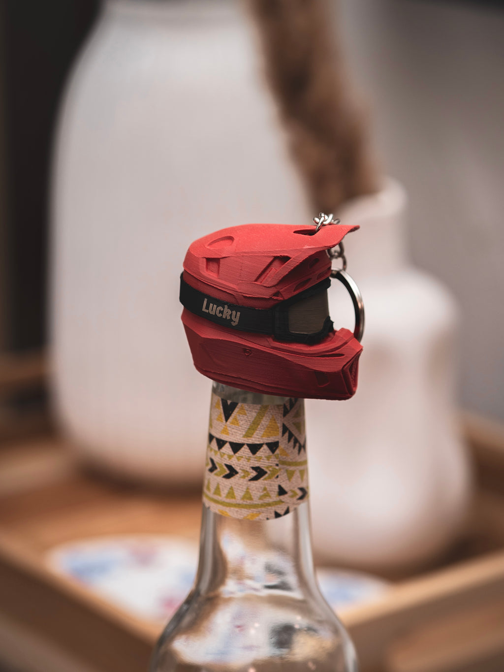 Flaschendeckel Motorradhelm für Bier, Limo & kl. Sektflaschen mit schwarzer Brille | Helm in verschiedenen Farben & personalisierbar | mit Schlüsselring