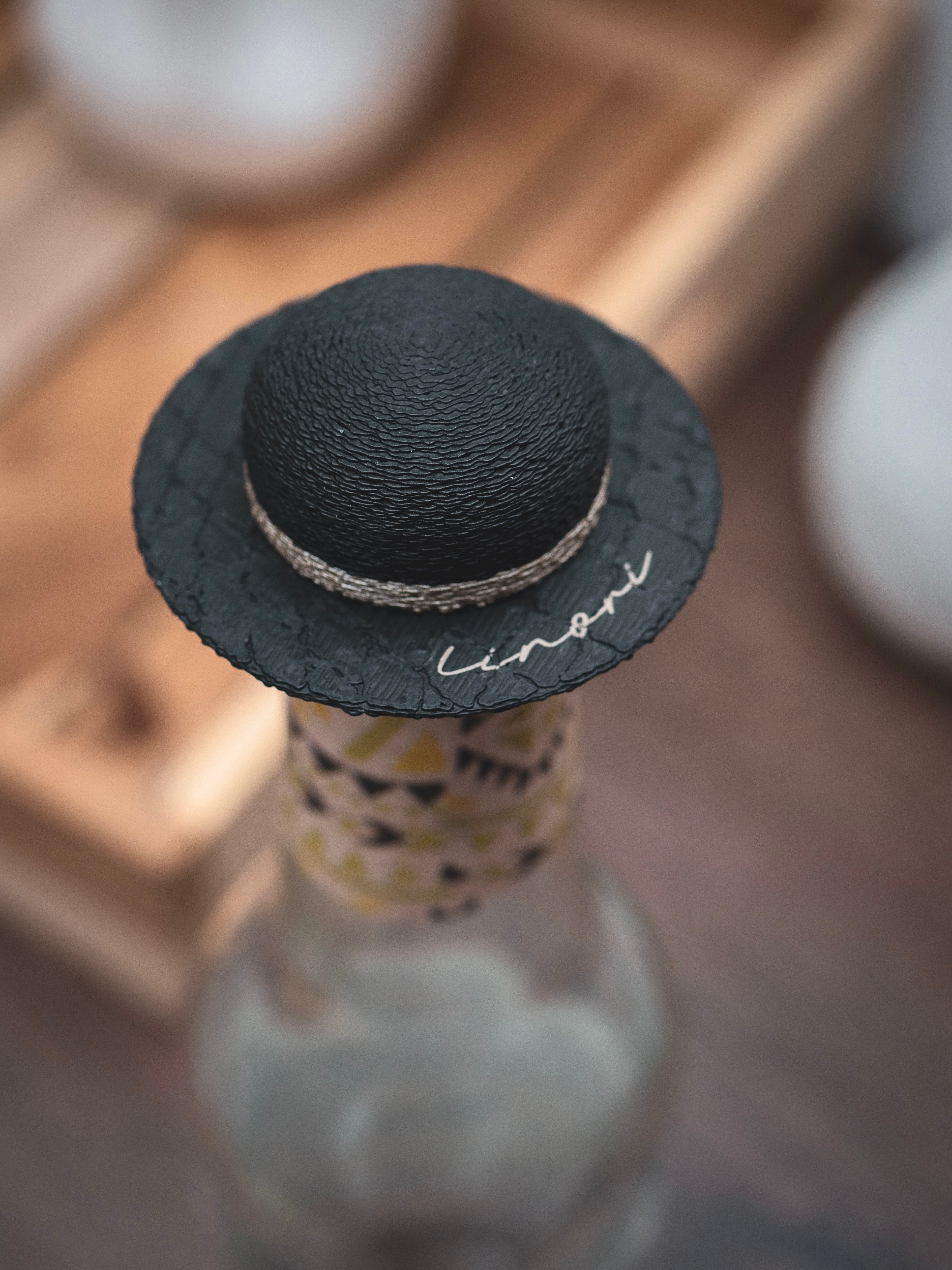 Flaschendeckel Sommerhut für Bier, Limo & kl. Sektflaschen | in schwarz & personalisierbar