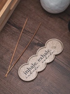 Räucherstäbchen Halter inhale.exhale. | 16 cm - verschiedene Farben | + 1 Gratis Räucherstäbchen