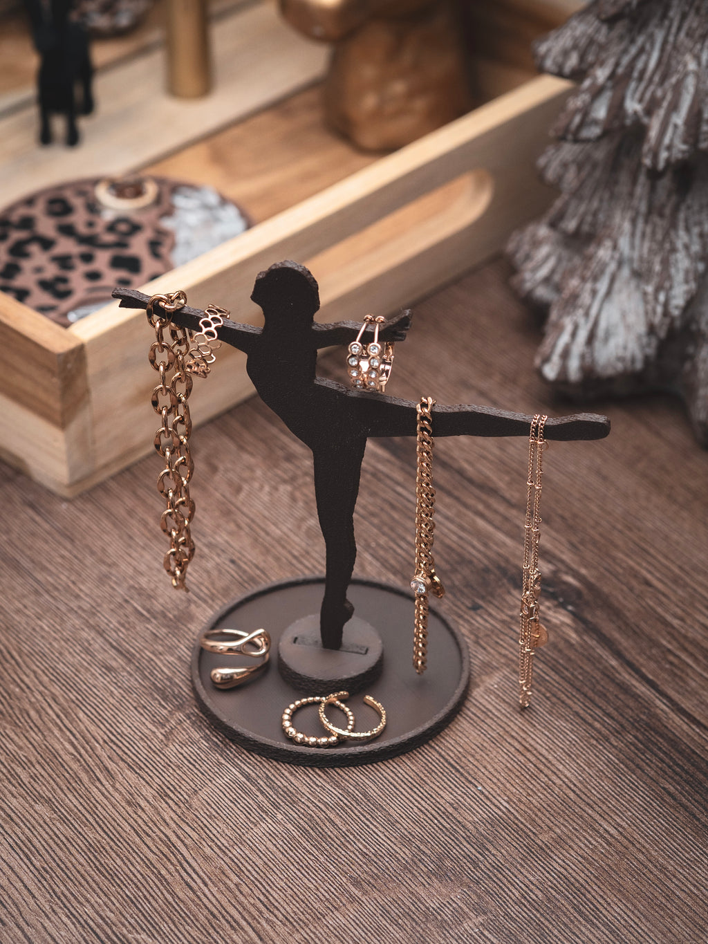 Schmuckständer Tänzerin für Creolen, Ringe & Armbänder mit kleiner Ablage