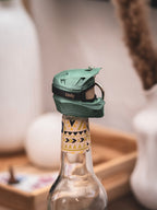 Flaschendeckel Motorradhelm für Bier, Limo & kl. Sektflaschen mit schwarzer Brille | Helm in verschiedenen Farben & personalisierbar | mit Schlüsselring