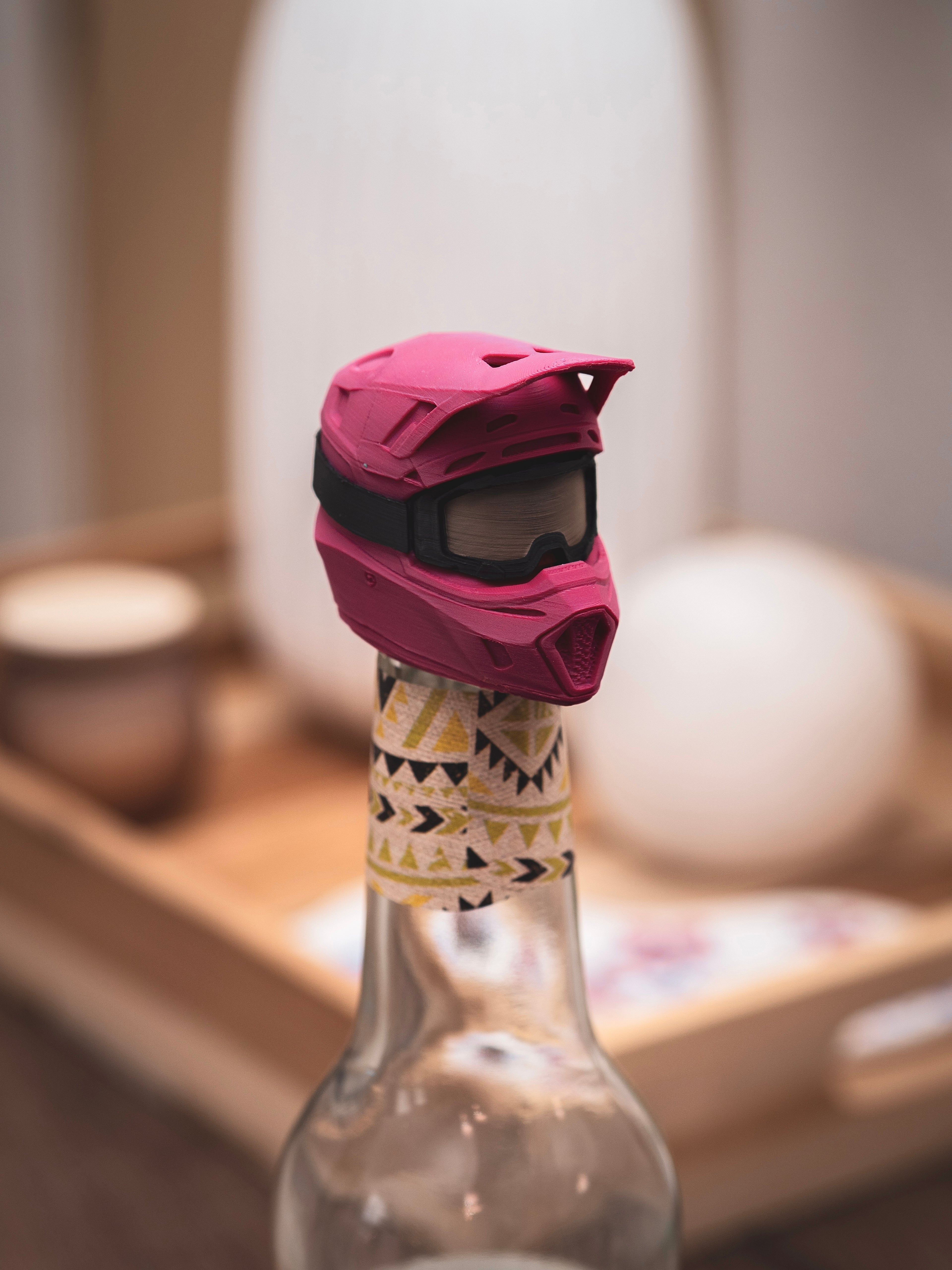 Flaschendeckel Motorradhelm für Bier, Limo & kl. Sektflaschen mit schwarzer Brille | Helm in verschiedenen Farben | mit Schlüsselring