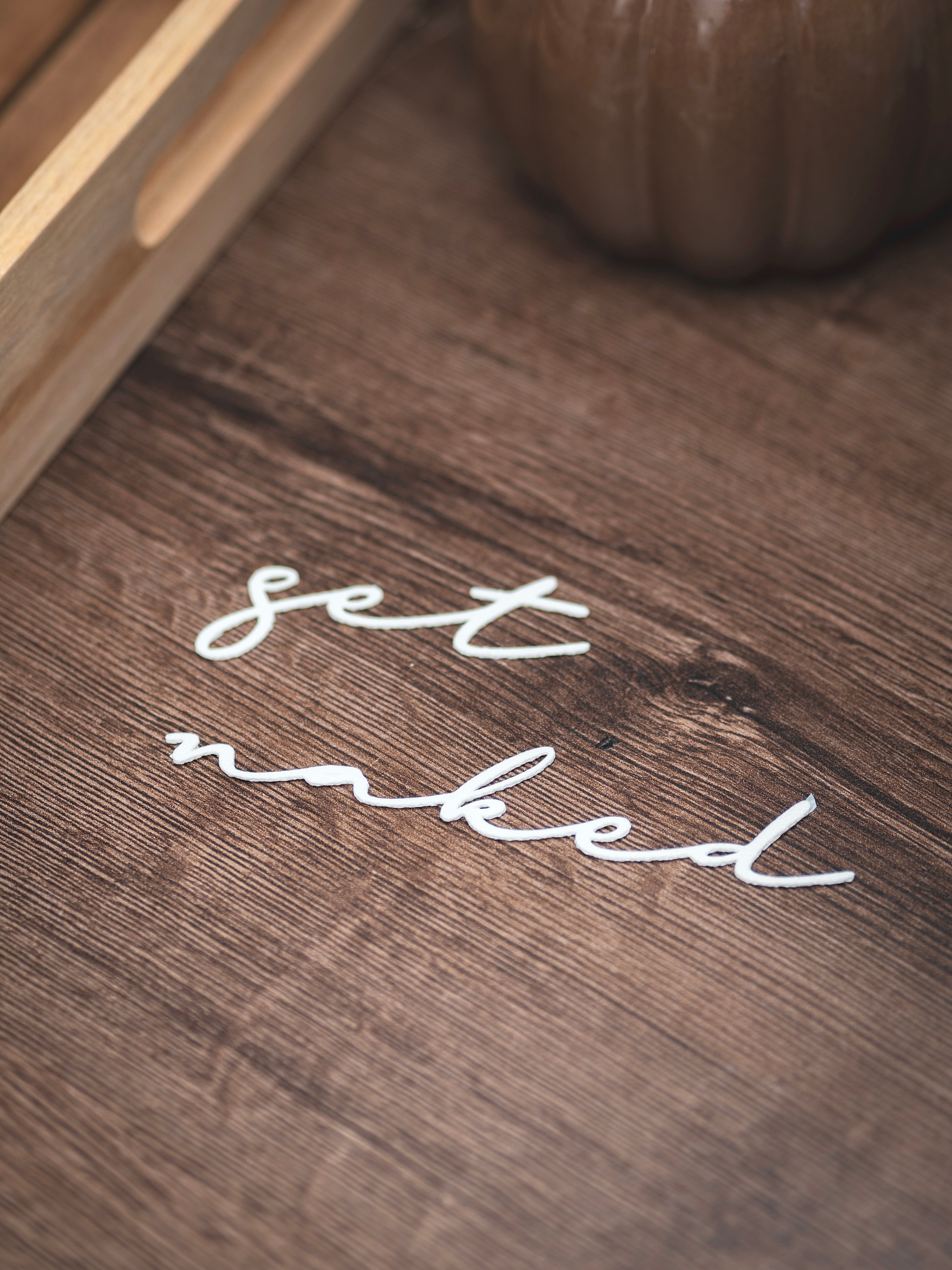 "get naked" Schild zum kleben | in verschiedenen Farben und 2 Größen