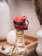 Flaschendeckel Motorradhelm für Bier, Limo & kl. Sektflaschen mit schwarzer Brille | Helm in verschiedenen Farben & personalisierbar | mit Schlüsselring