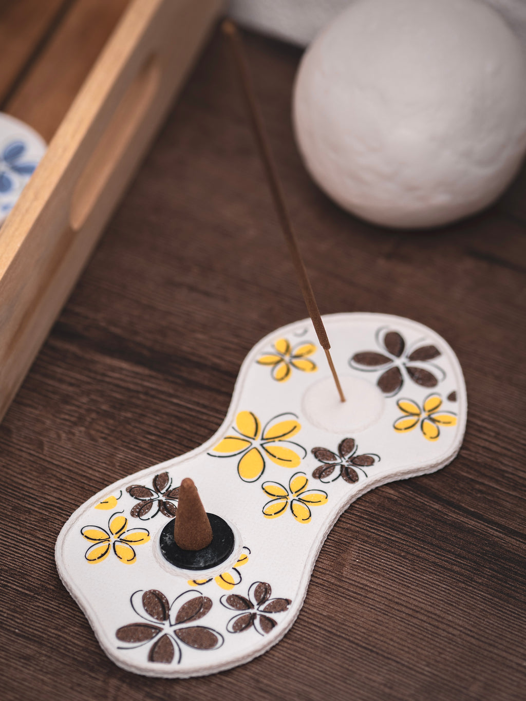 Räucherstäbchen & -kegel Halter Bloom Art | 18 cm - verschiedene Farben | + 1 Gratis Räucherstäbchen