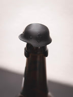 Flaschendeckel Stahlhelm für Bier, Limo & kl. Sektflaschen