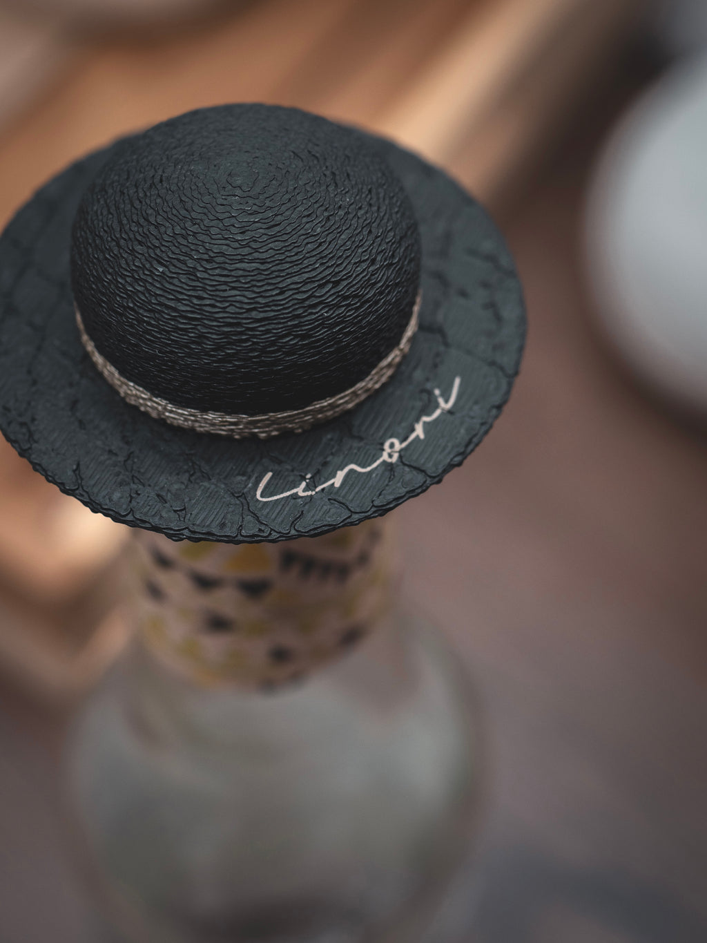 Flaschendeckel Sommerhut für Bier, Limo & kl. Sektflaschen | in schwarz & personalisierbar