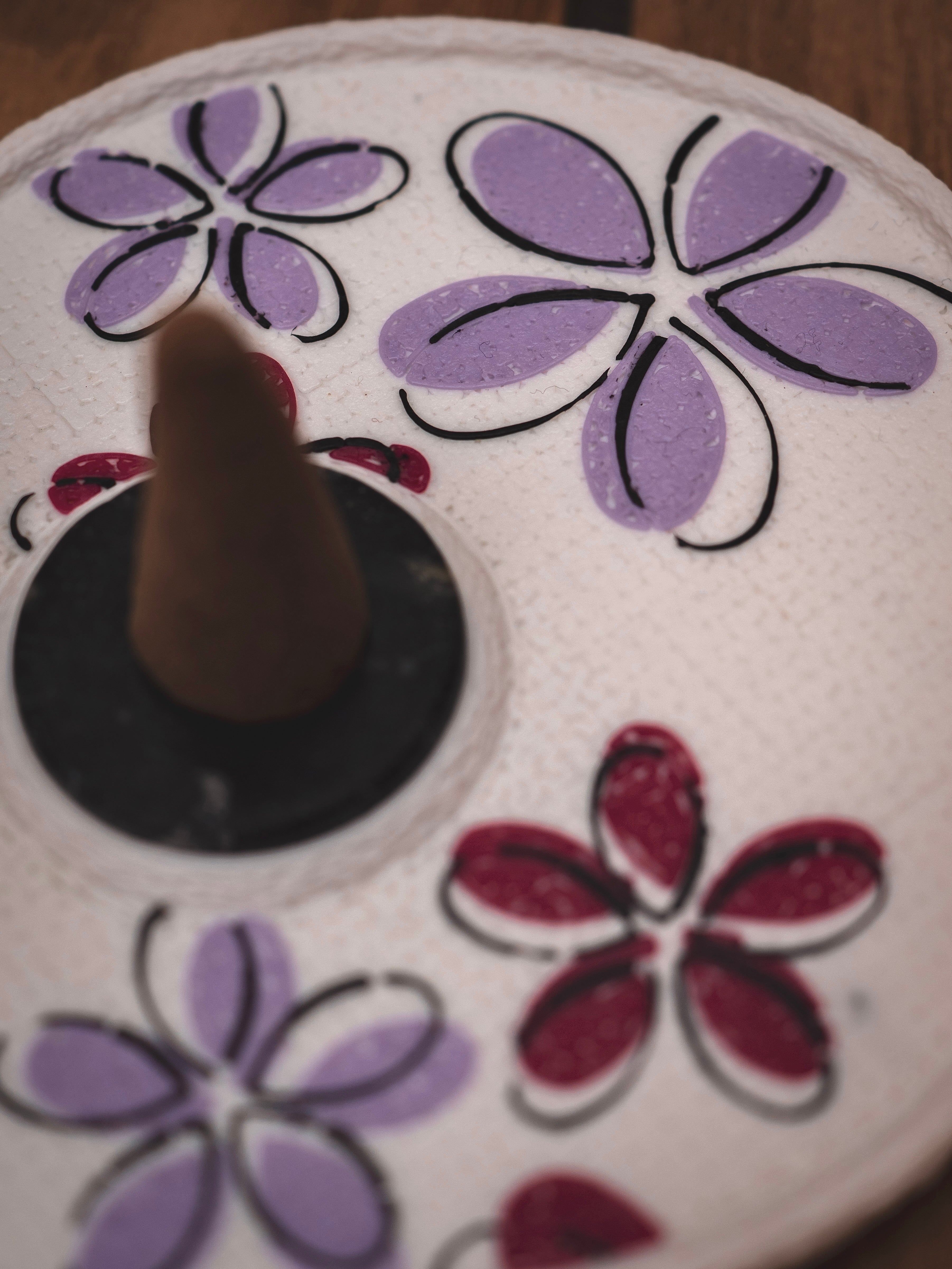 Räucherstäbchen & -kegel Halter Bloom Art | 18 cm - verschiedene Farben | + 1 Gratis Räucherstäbchen