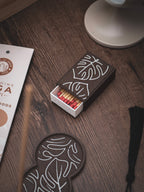 Monatera-Set | Räucherstäbchen, -halter, Streichholzbox & Lesezeichen