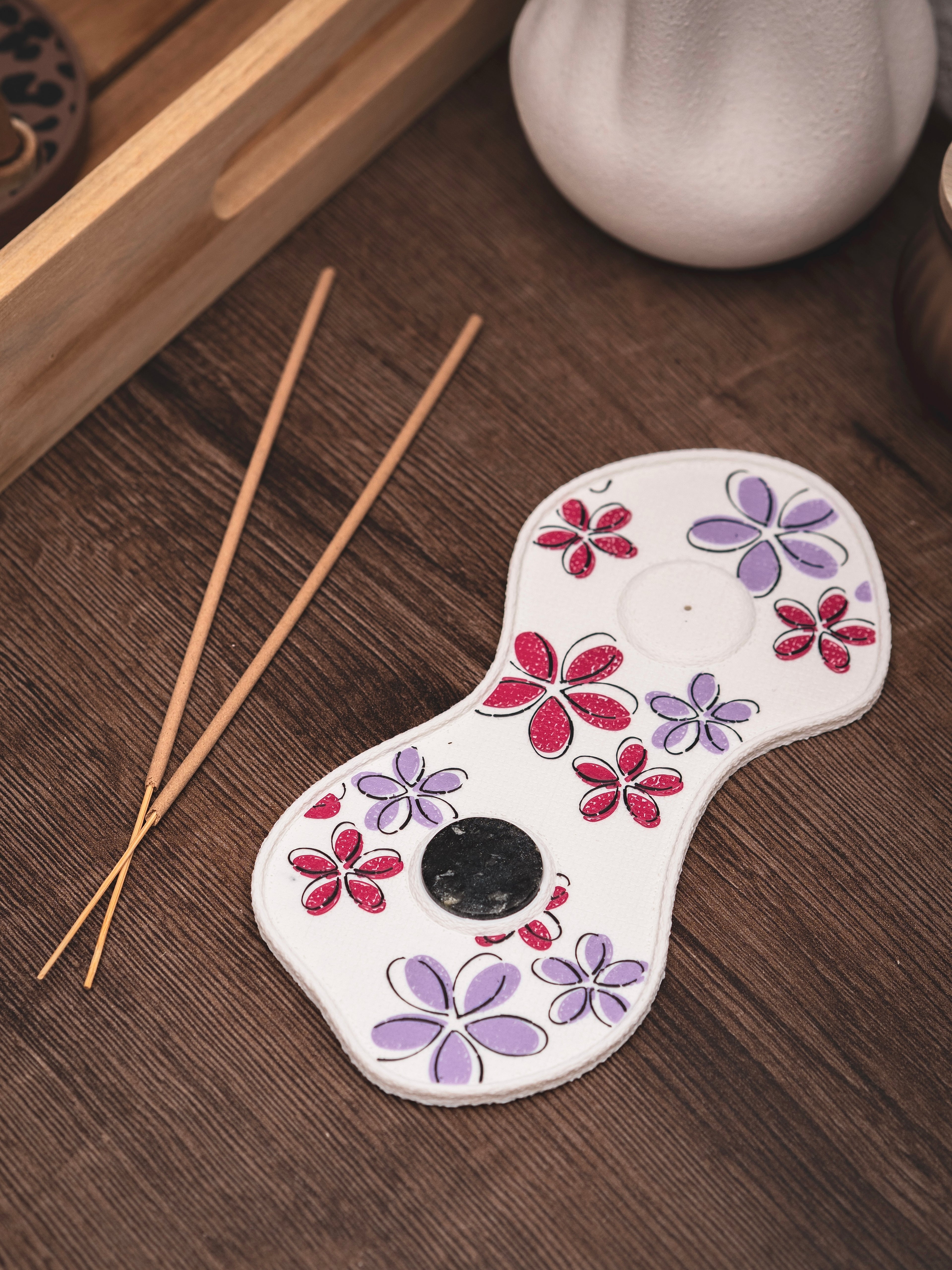 Räucherstäbchen & -kegel Halter Bloom Art | 18 cm - verschiedene Farben | + 1 Gratis Räucherstäbchen