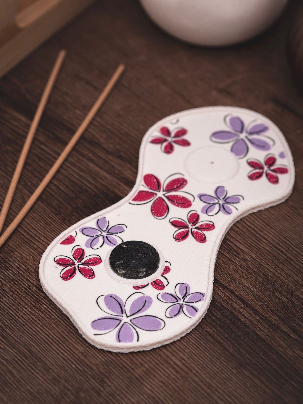 Räucherstäbchen & -kegel Halter Bloom Art | 18 cm - verschiedene Farben | + 1 Gratis Räucherstäbchen