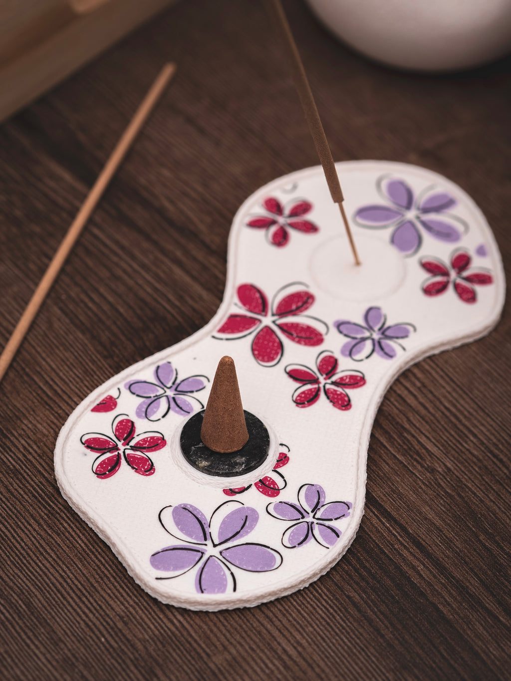 Räucherstäbchen & -kegel Halter Bloom Art | 18 cm - verschiedene Farben | + 1 Gratis Räucherstäbchen