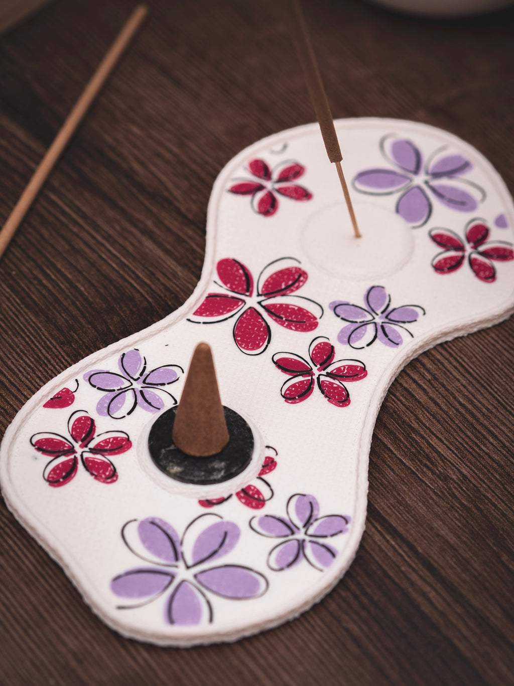 Räucherstäbchen & -kegel Halter Bloom Art | 18 cm - verschiedene Farben | + 1 Gratis Räucherstäbchen