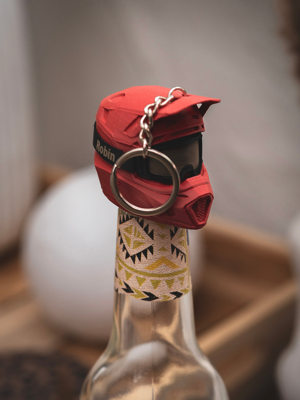 Flaschendeckel Motorradhelm für Bier, Limo & kl. Sektflaschen mit schwarzer Brille | Helm in verschiedenen Farben & personalisierbar | mit Schlüsselring