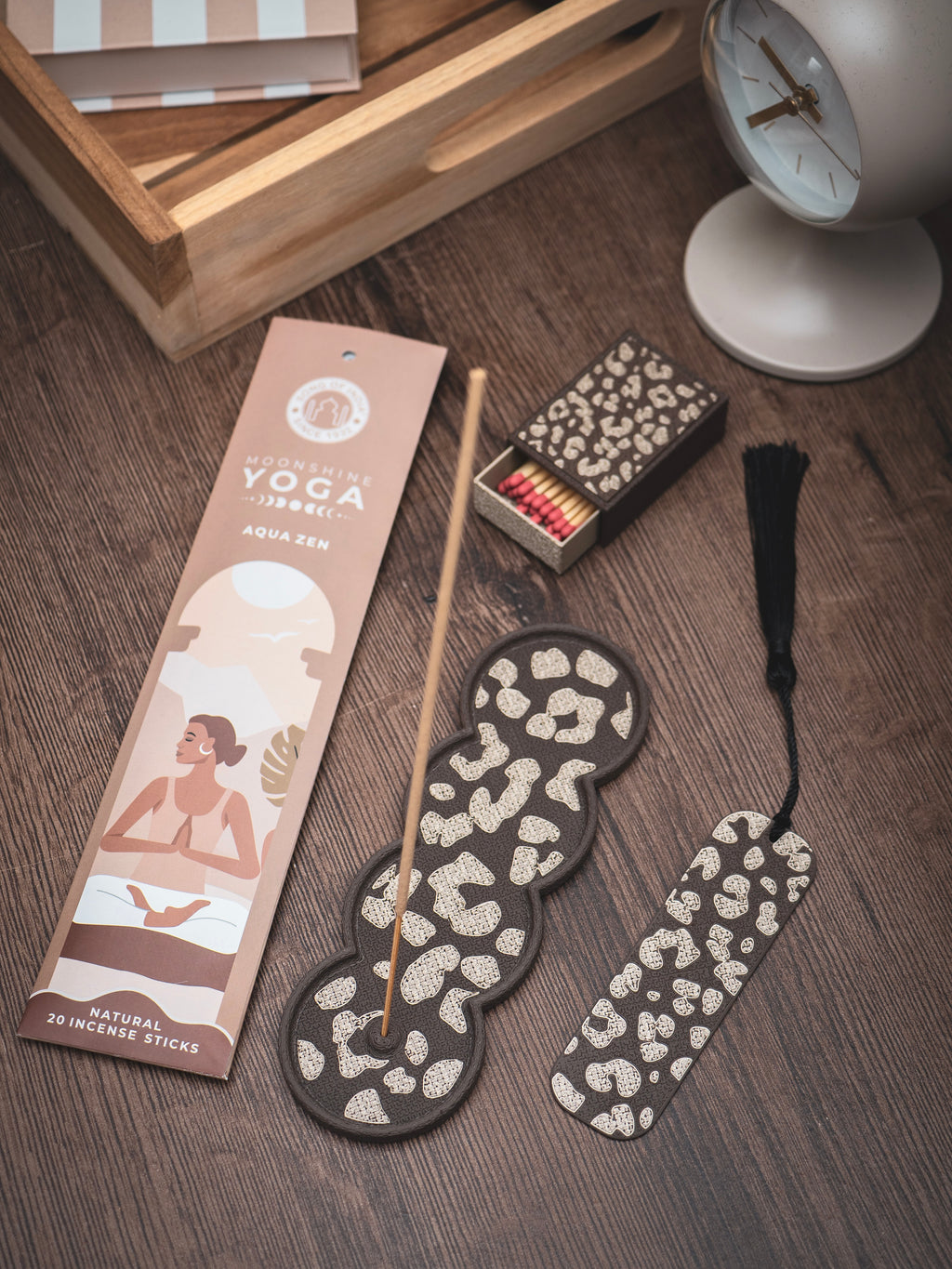 Leo-Set | Räucherstäbchen, -halter, Streichholzbox & Lesezeichen
