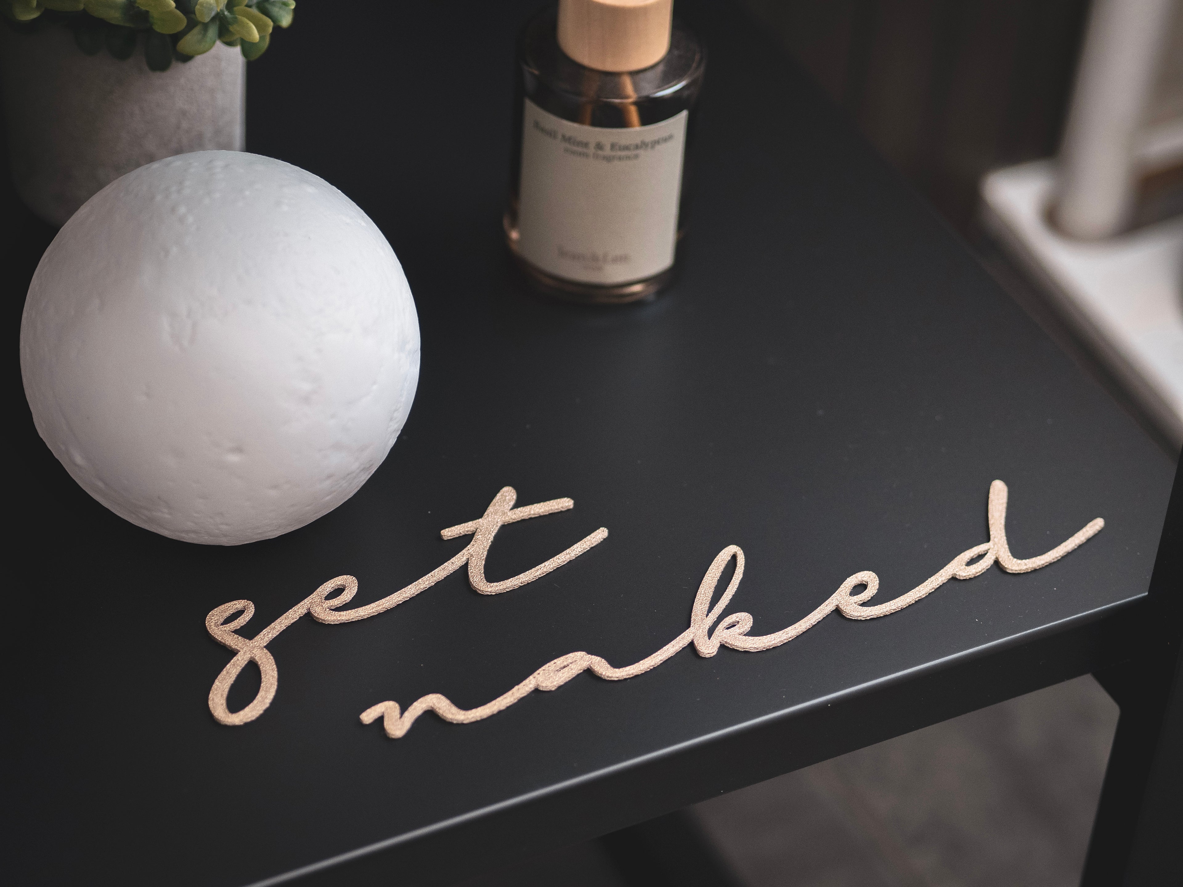 "get naked" Schild zum kleben | in verschiedenen Farben und 2 Größen